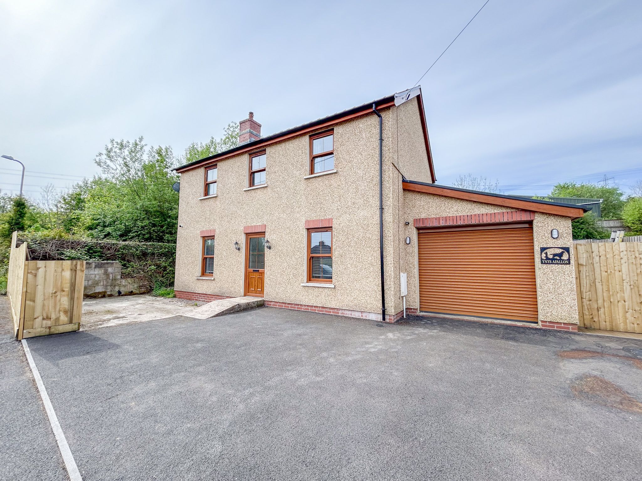 Waenllapria, Llanelly Hill, NP7 Street