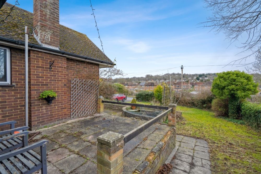 Kingsmead Road, High HP11 Street