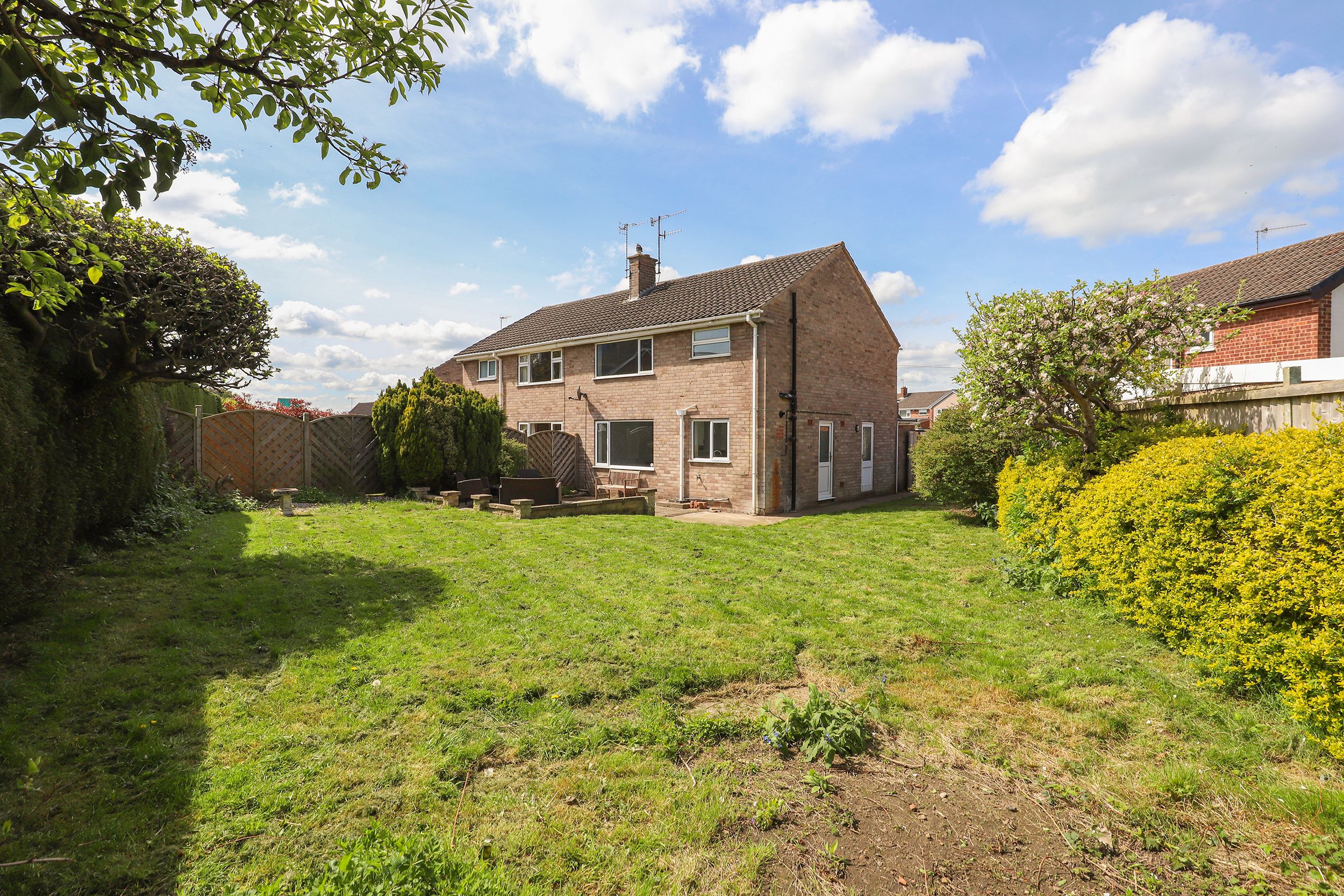 Oakley Avenue, Chesterfield, S40 Street