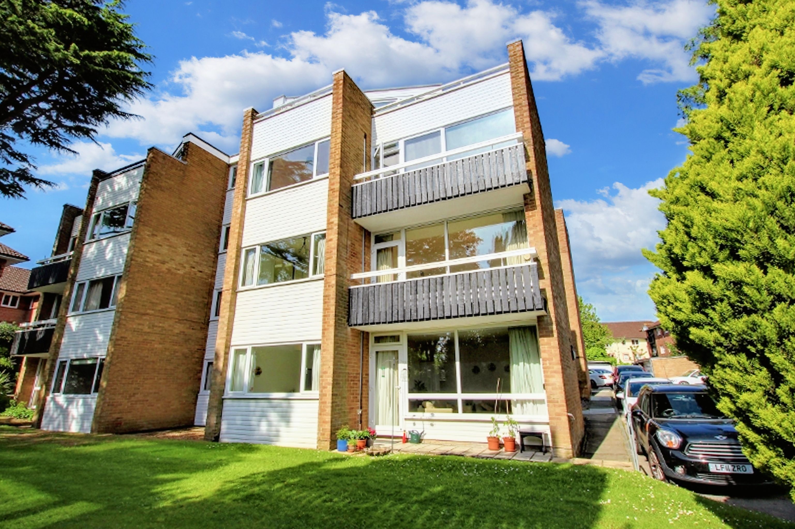 Oathall Road, Haywards Heath, RH16 Street