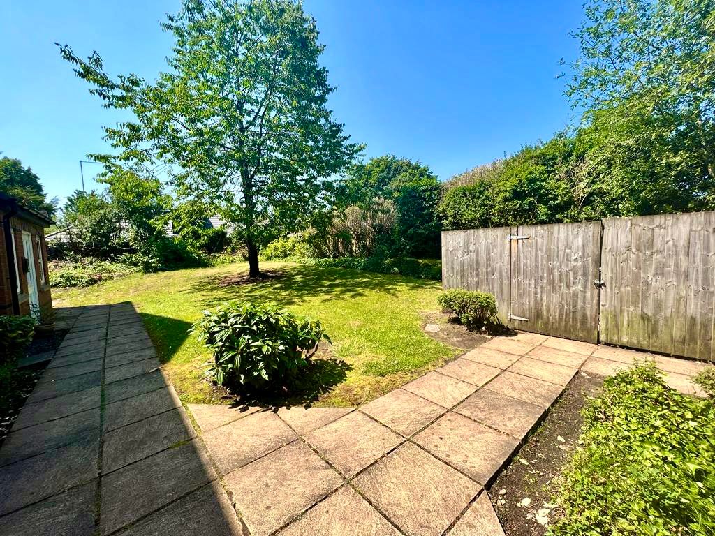 Bury Old Road, The Oaks, M7 Street