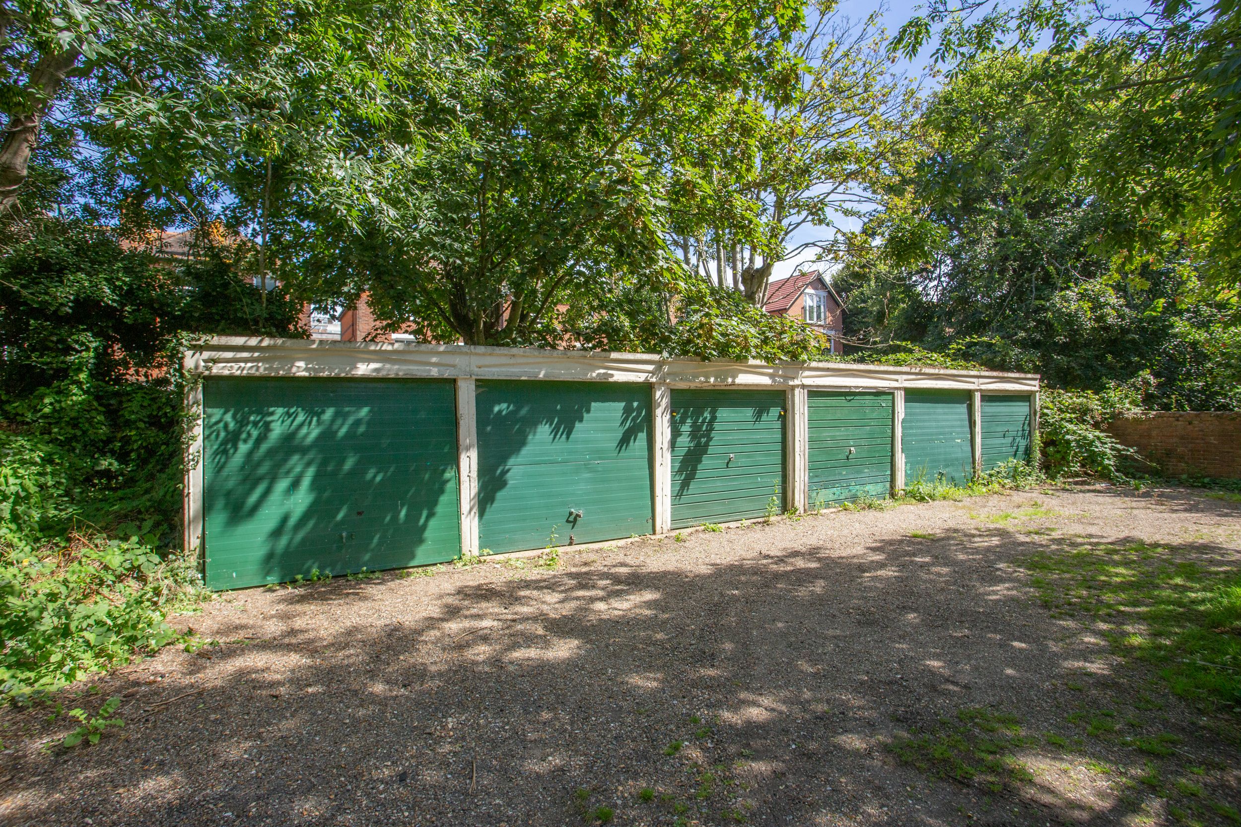 Earls Avenue, Folkestone, CT20 Street