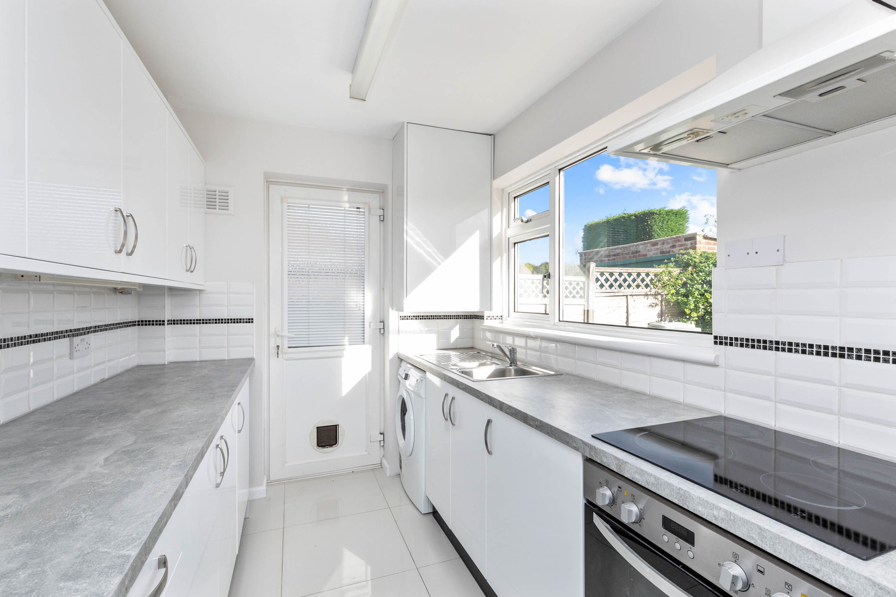 Farhalls Crescent, Horsham, RH12 Street