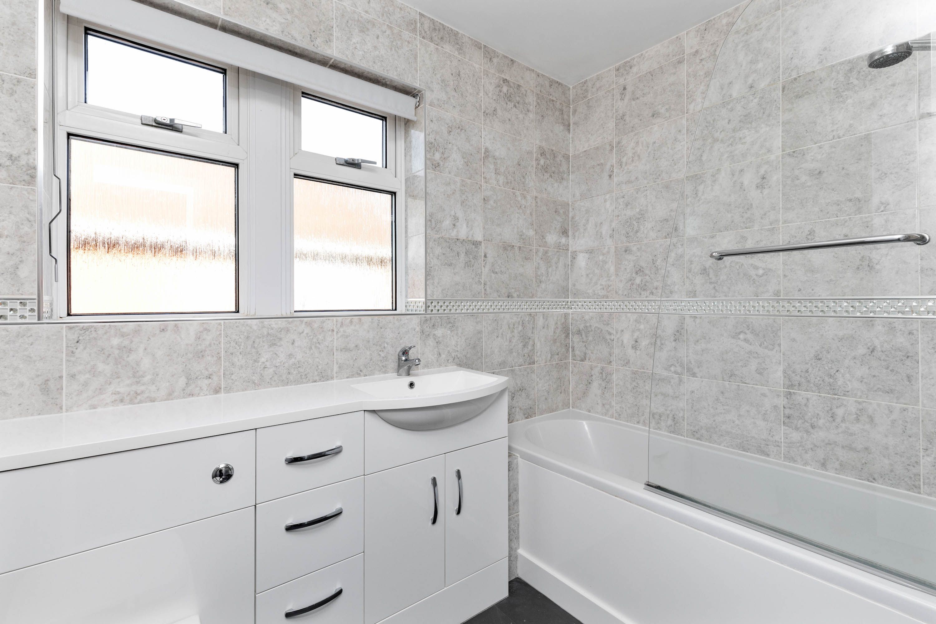 Farhalls Crescent, Horsham, RH12 Street