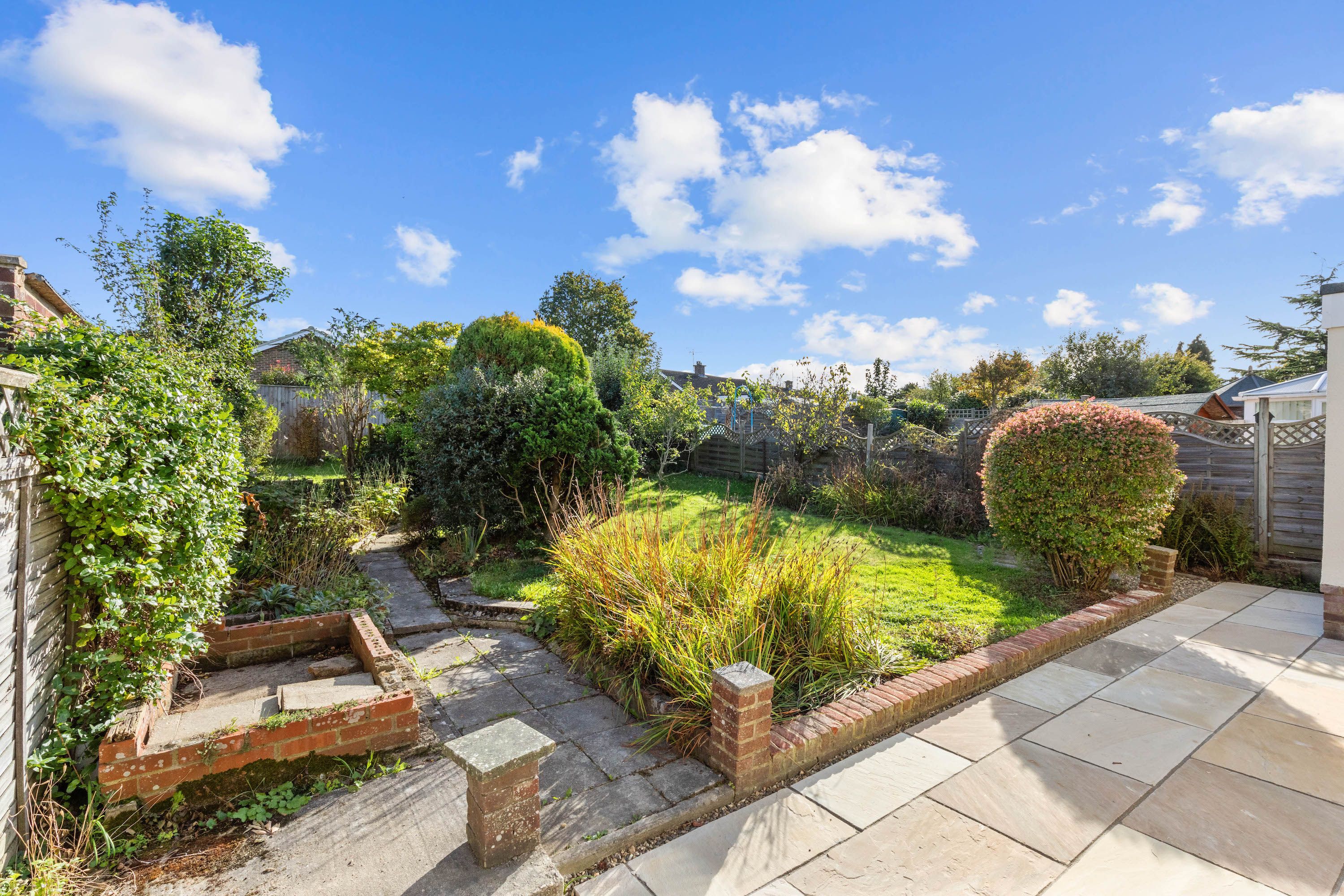 Farhalls Crescent, Horsham, RH12 Street