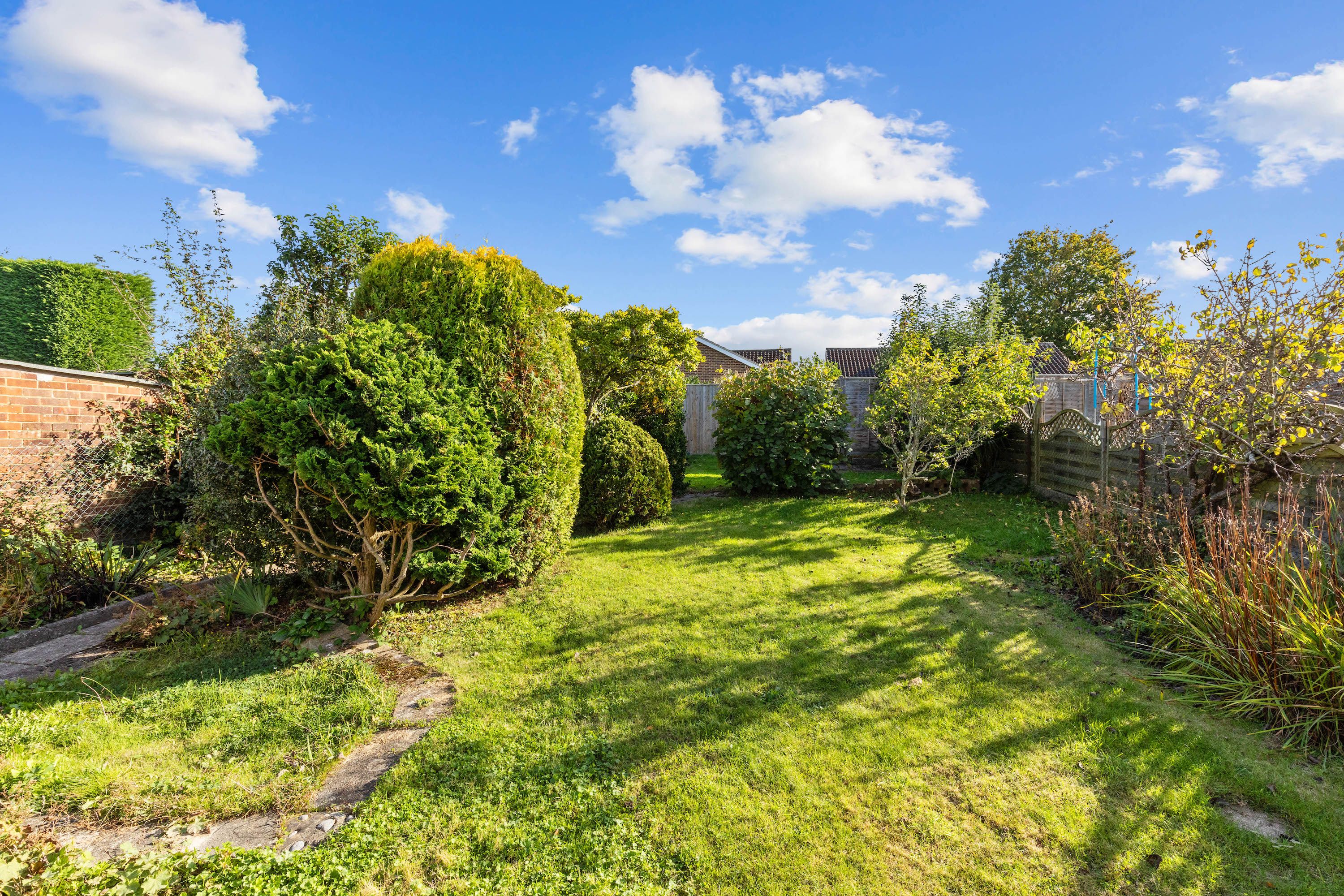 Farhalls Crescent, Horsham, RH12 Street