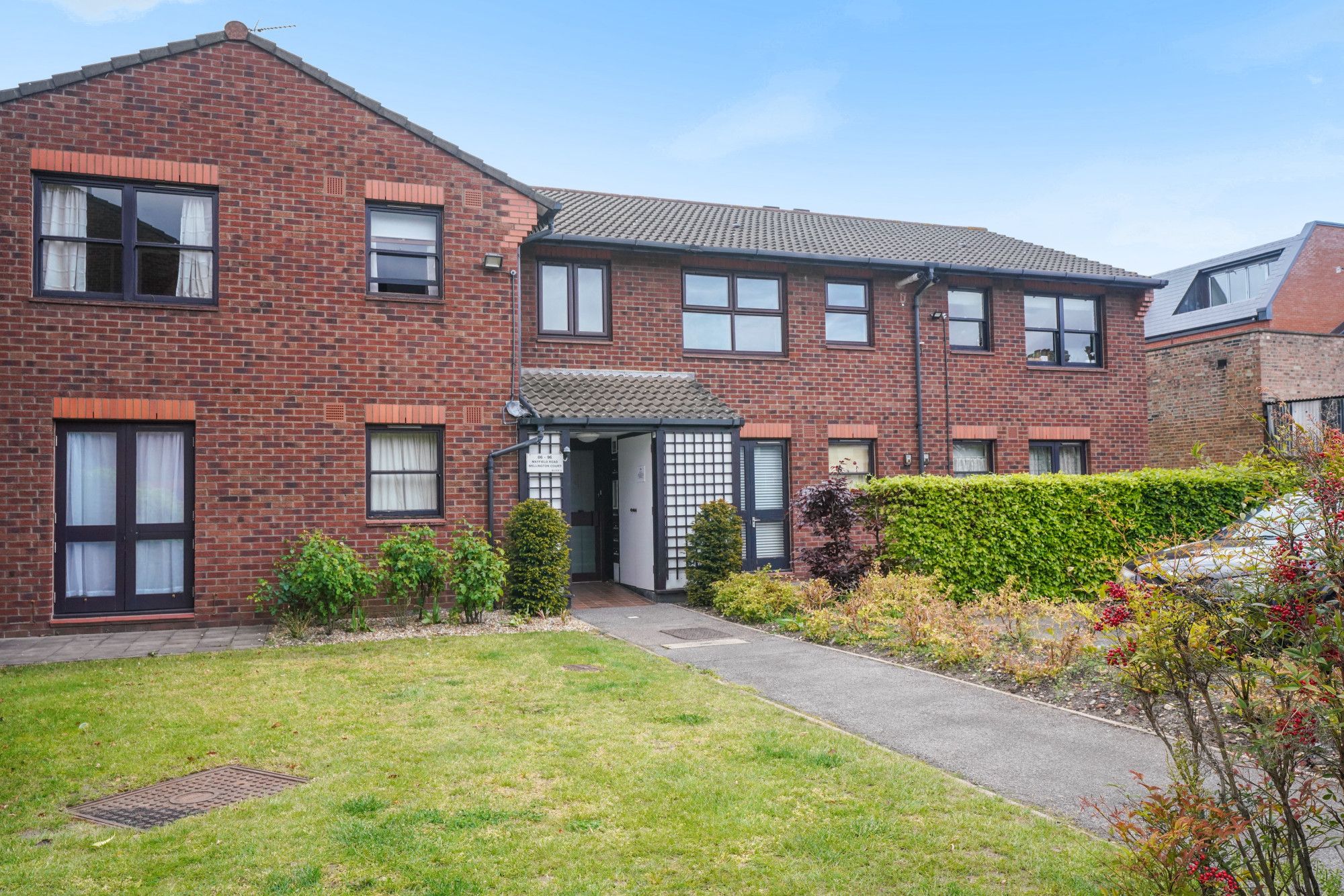 92 Wellington Court Image