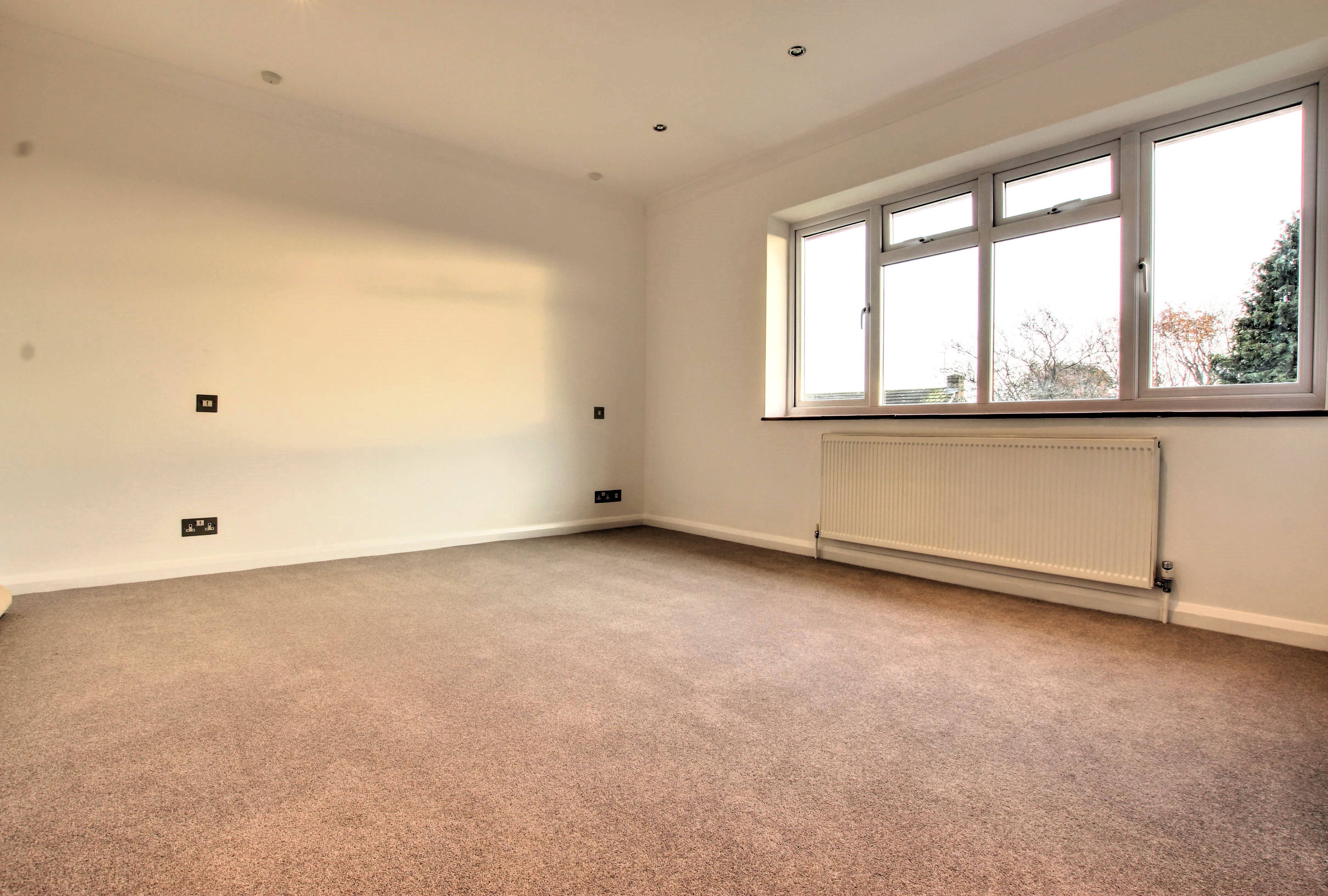 Weald Rise, Haywards Heath, RH16 Street