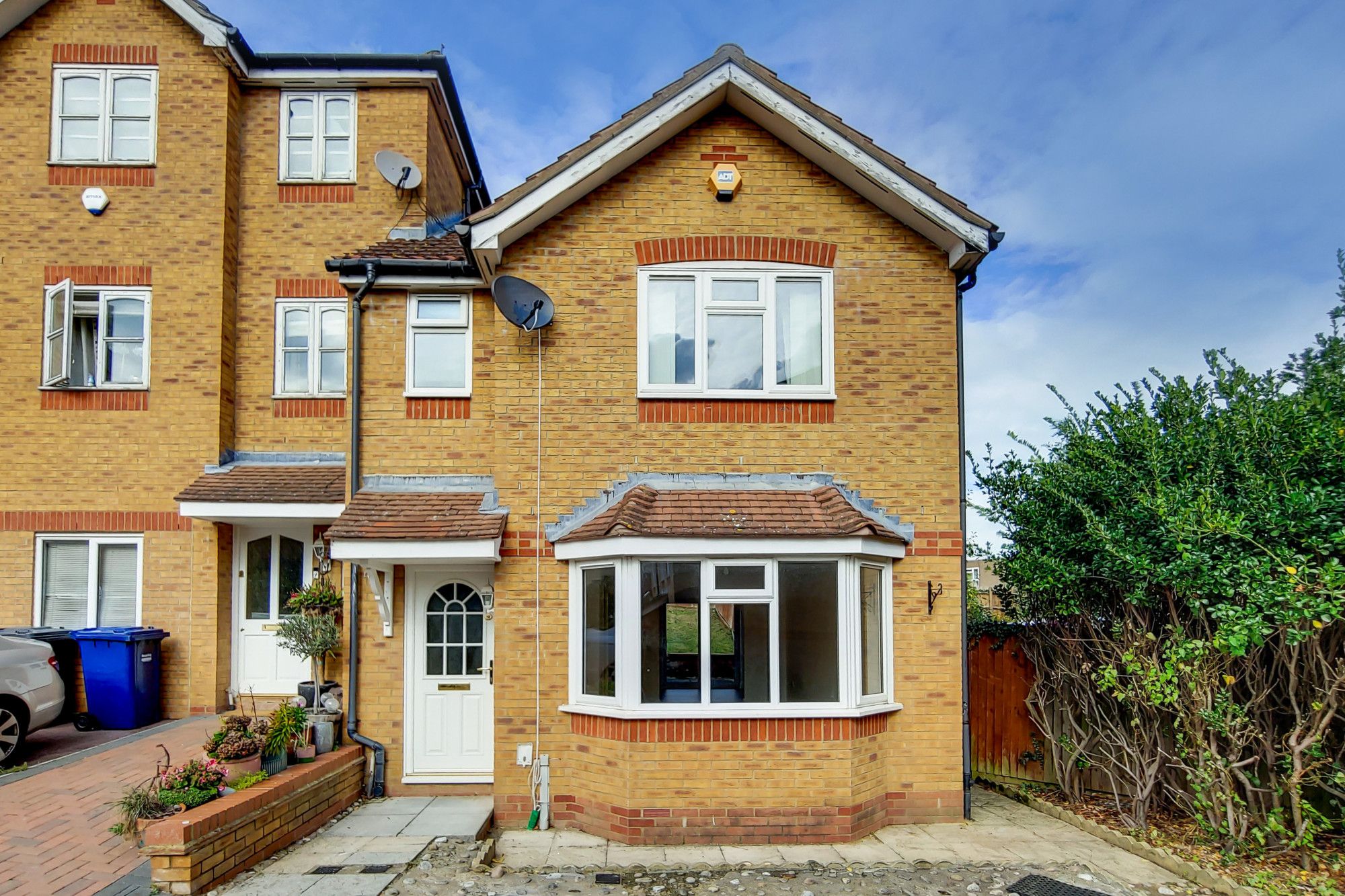 15 Lampeter Close Image