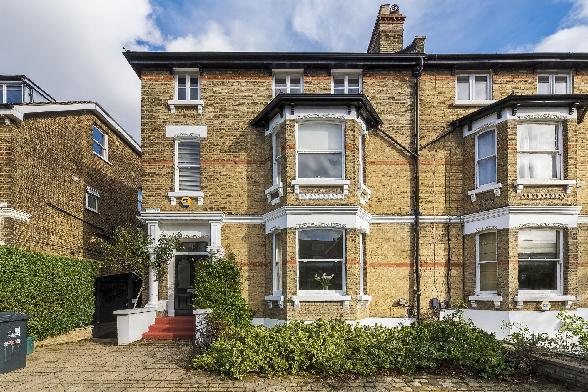 31 Cumberland Park Image