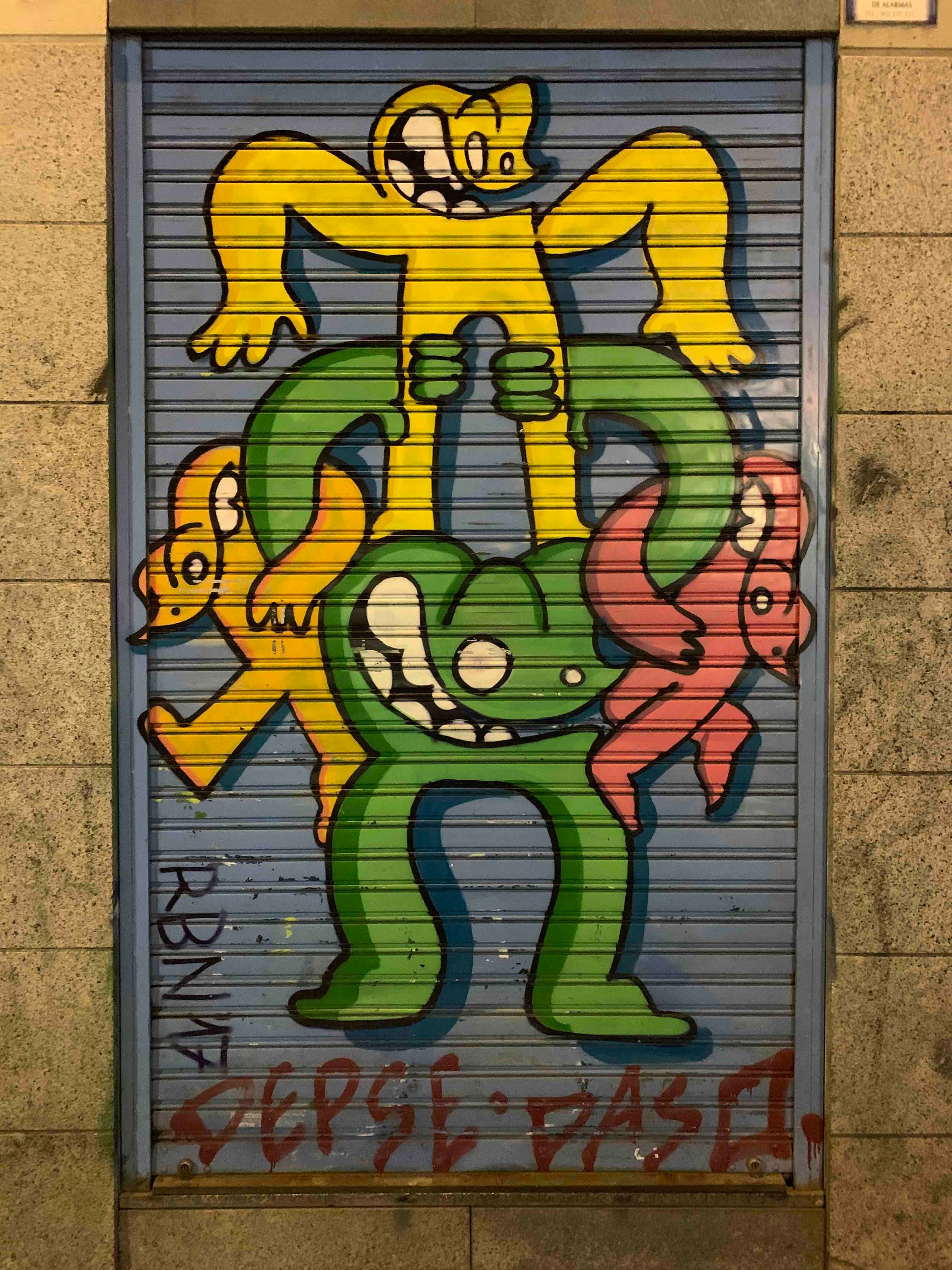 Graffiti 3838  capturé par Julien à Madrid Spain