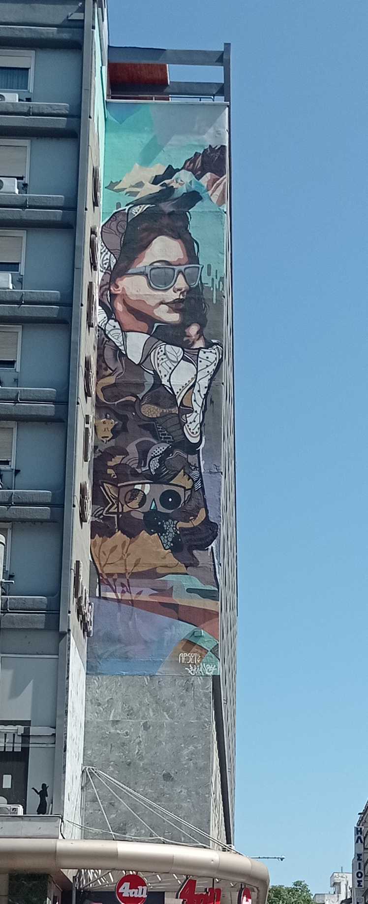 Graffiti 5785  capturé par Marcelle à Thessaloniki Greece