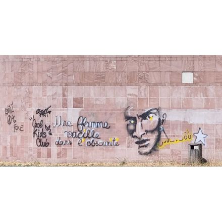 Une flamme vacille dans l'obscurité  france-strasbourg-graffiti