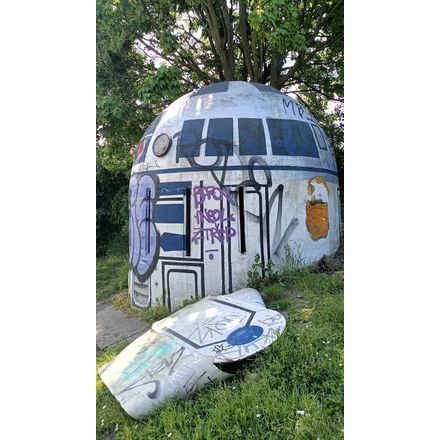 R2d2 czechia-hlavni-mesto-praha-graffiti