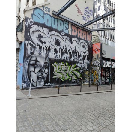 Black and white france-paris-graffiti