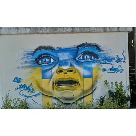 Stop war UK tears france-lille-graffiti