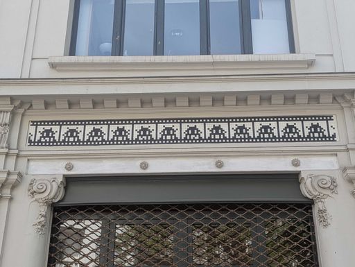 La Jetée, Invader CLR_18