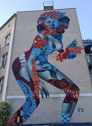 Attack of the 50 Foot Socialite