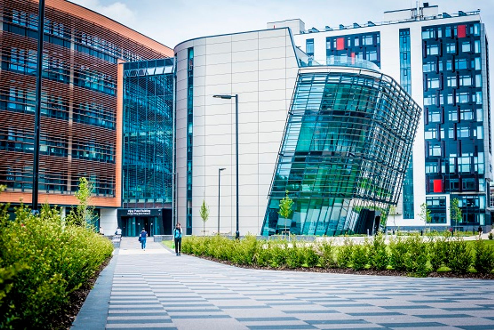 university De Montfort est une université moderne avec des bâtiments futuristiques.