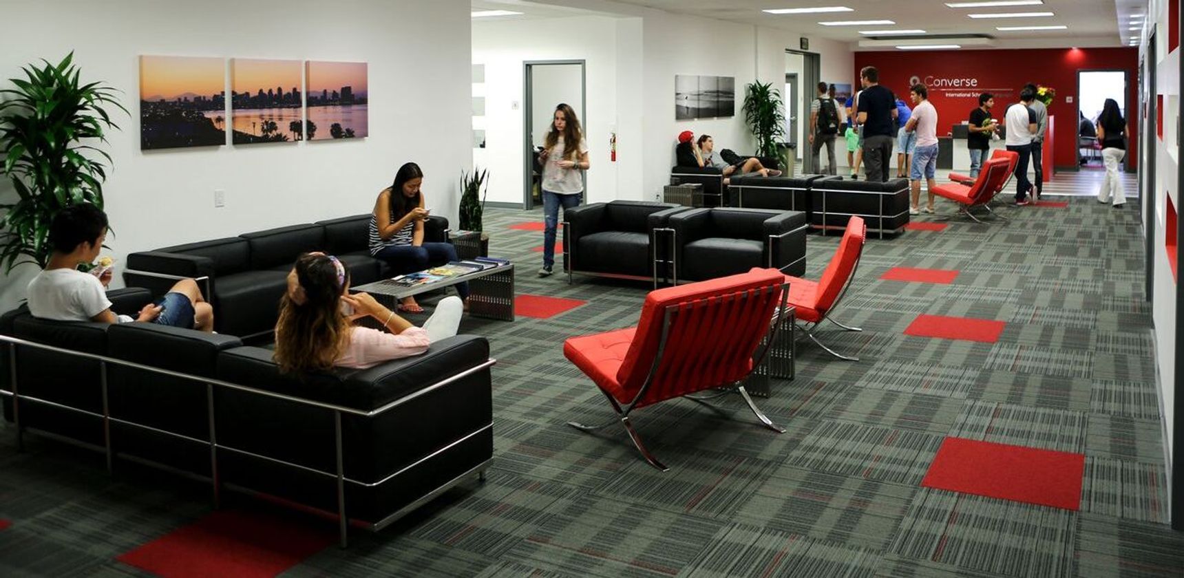 Converse International School of Languages (CISL) propose une année préparatoire avec un semestre de cours d'anglais et un semestre dans un Community College.