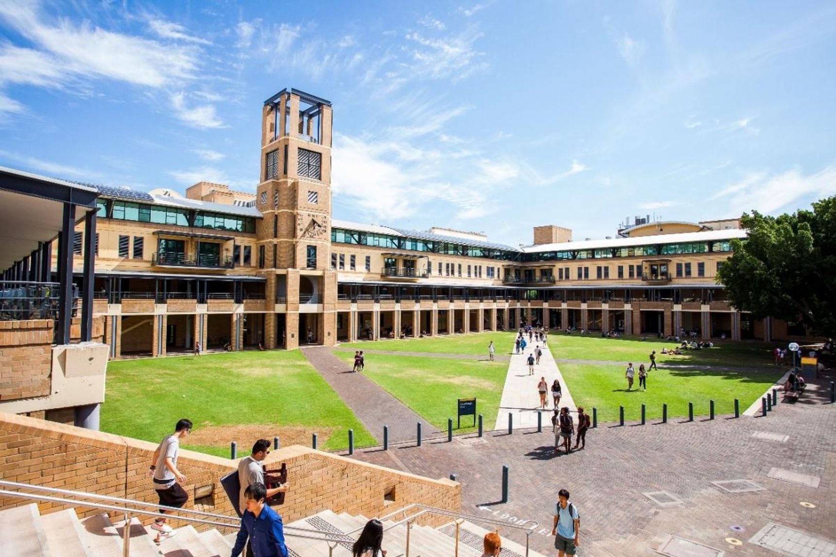 University of New South Wales (UNSW) est une des meilleures universités d'Australie dont le campus est à Sydney. Elle fait partie du Group of Eight, soit une des 8 meilleures universités australiennes en matière de recherche.
