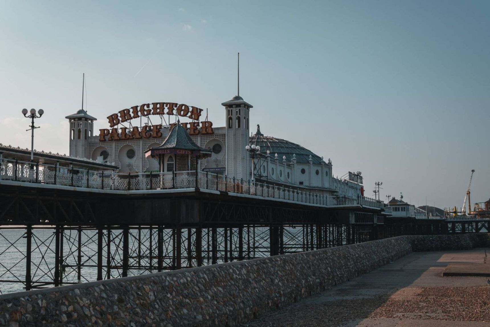 University of Brighton est une excellente université au bord de la mer.