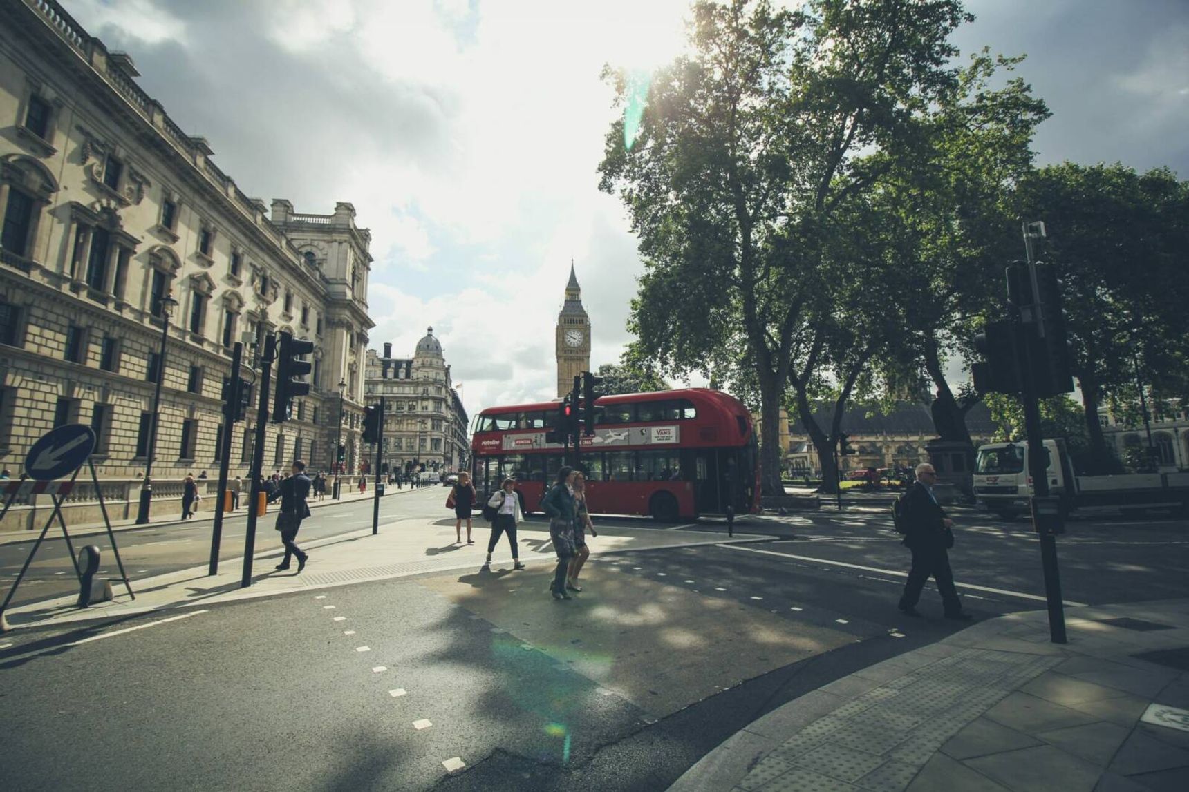 Réussir son admission à London School of Economics (LSE) n'est pas chose aisée. Il faut être un très bon étudiant avec de très bonnes notes parce que la compétition est mondiale.