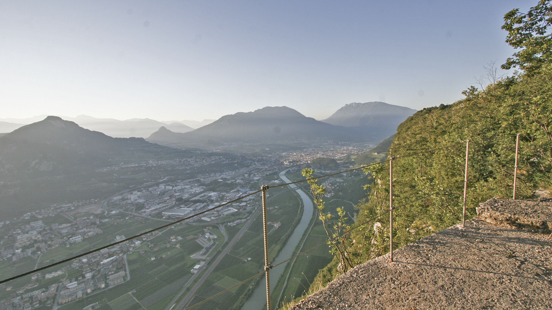 Vista sulla Valle dell'Adige dal terrazzino panoramico in località Pontesel
