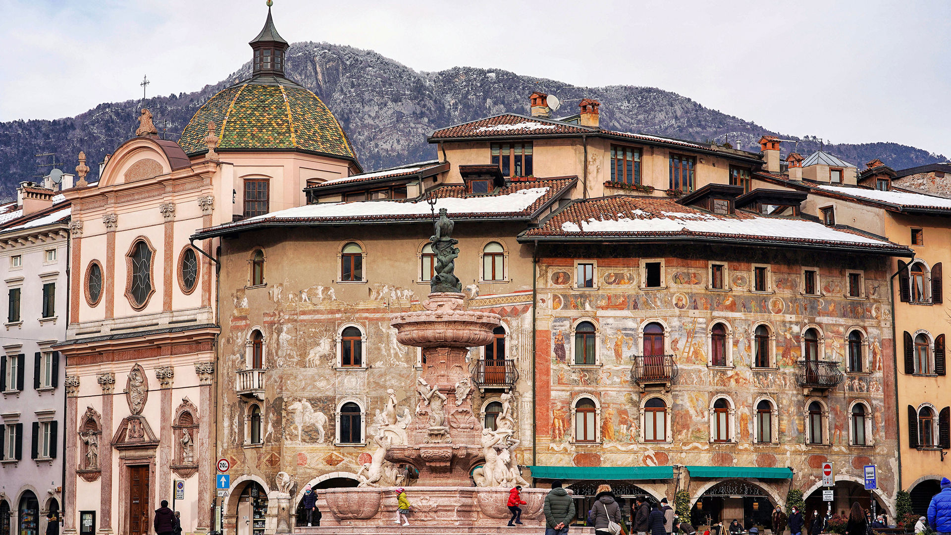 Piazza Duomo e fontana del Nettuno