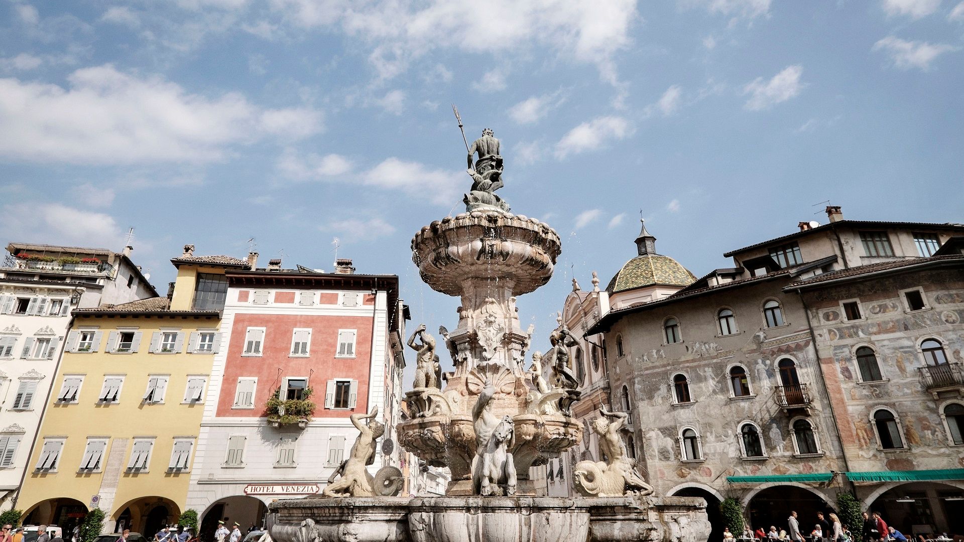 Fontana del Nettuno - Piazza Duomo