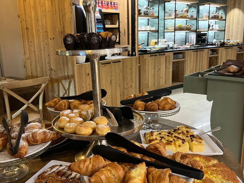 Hotel-America-Breakfast-Buffet3