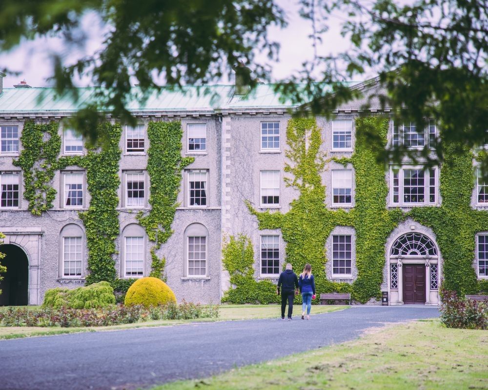 Facciata esterna della Maynooth University.