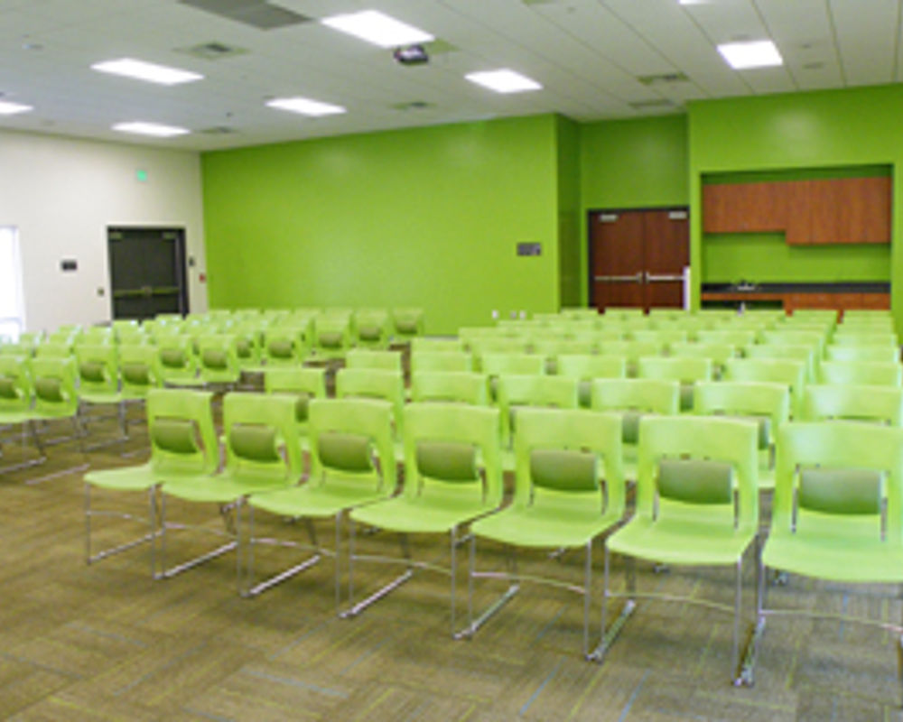 embassy_summer_los_angeles_northridge_classroom.jpg