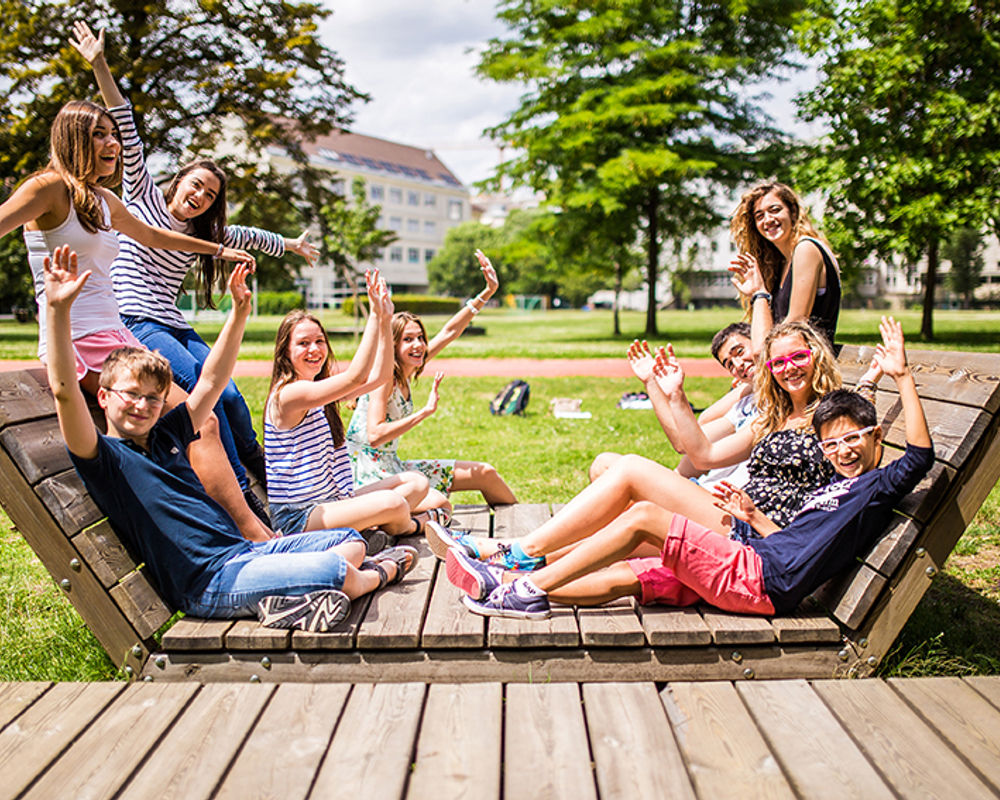 vacanza-studio-austria-vienna-zainetto-verde-collegio-theresianum-alunni-parco.jpg