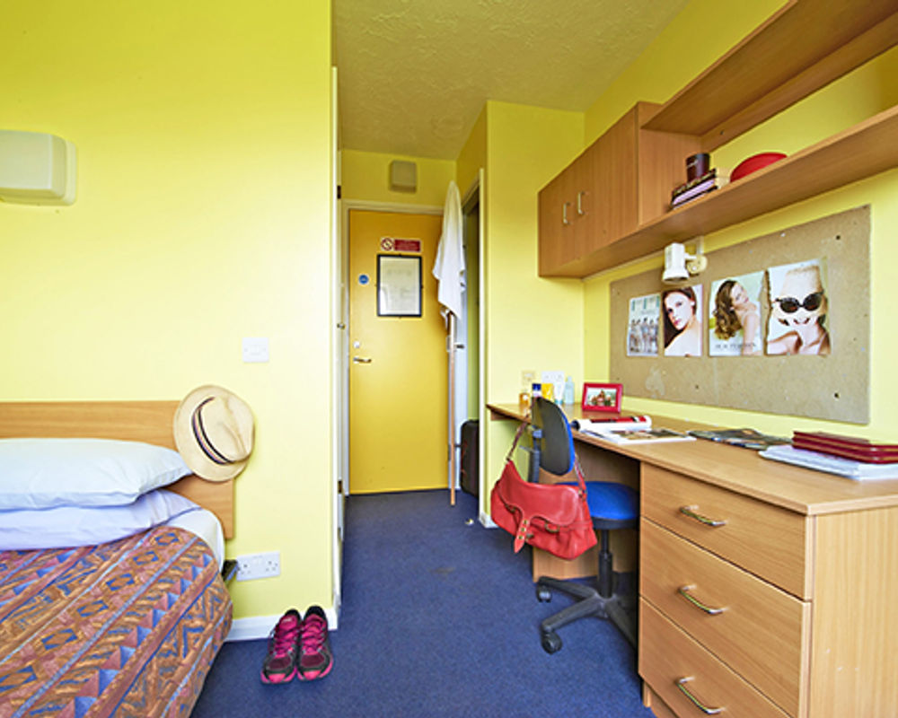 vacanza-studio-inghilterra-londra-zainetto-verde-king's-college-london-camera.jpg