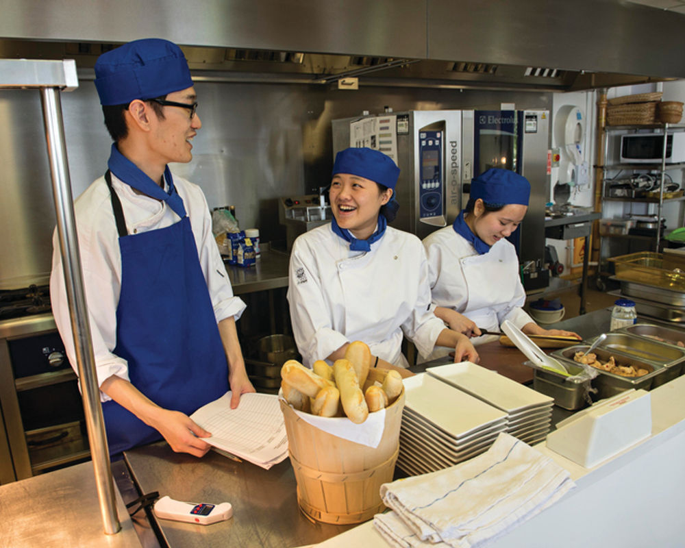 vacanza-studio-inghilterra-eastbourne-zainetto-verde-university-of-brighton-cucina.jpg
