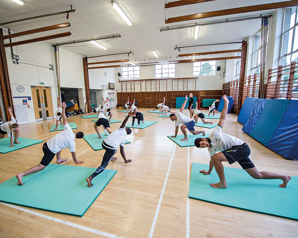 vacanza-studio-inghilterra-eastbourne-zainetto-verde-university-of-brighton-palestra.jpg