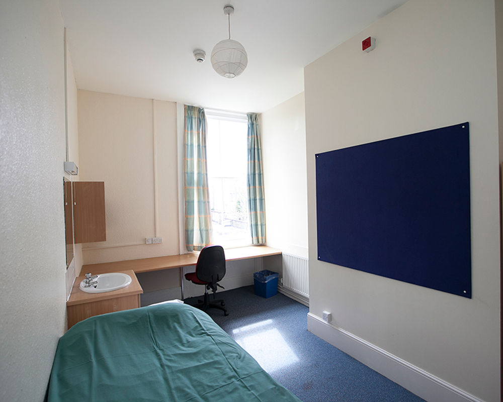 vacanza-studio-inghilterra-londra-zainetto-verde-goldsmiths-university-camera-lavagna.jpg