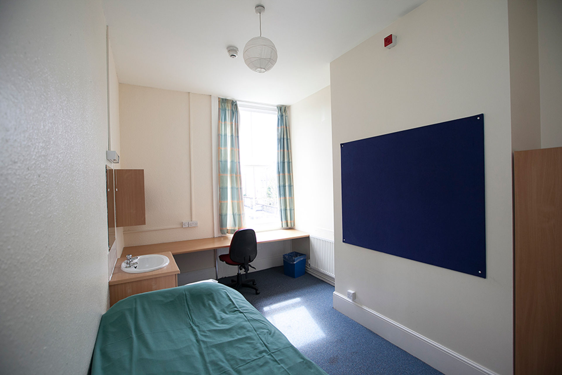 vacanza-studio-inghilterra-londra-zainetto-verde-goldsmiths-university-camera-lavagna.jpg