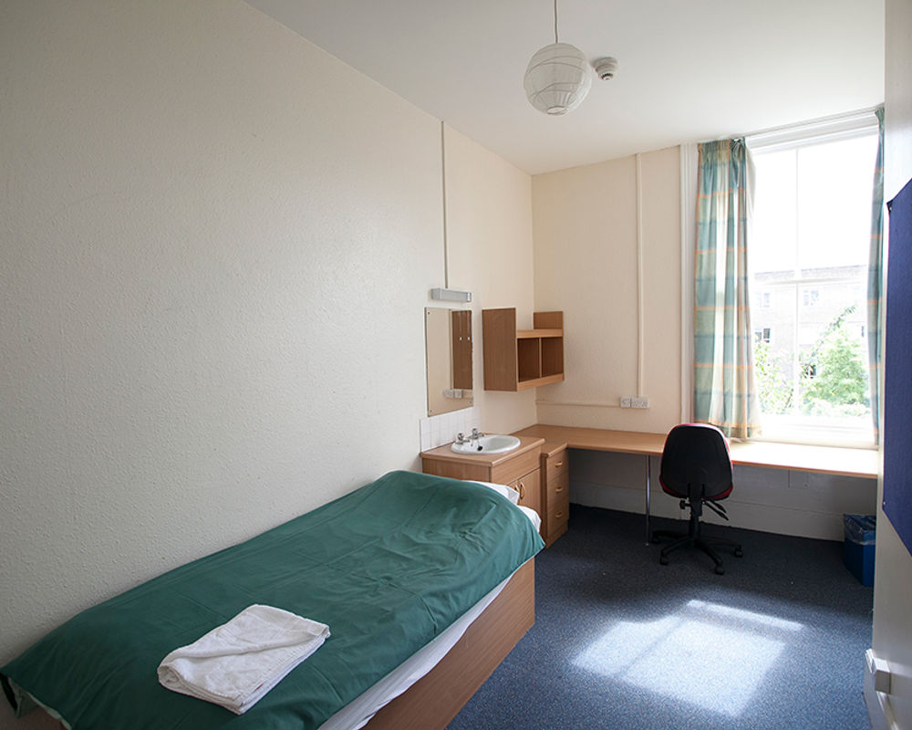 vacanza-studio-inghilterra-londra-zainetto-verde-goldsmiths-university-camera-letto.jpg
