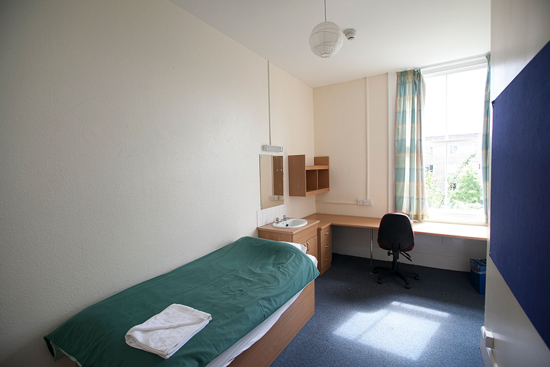 vacanza-studio-inghilterra-londra-zainetto-verde-goldsmiths-university-camera-letto.jpg
