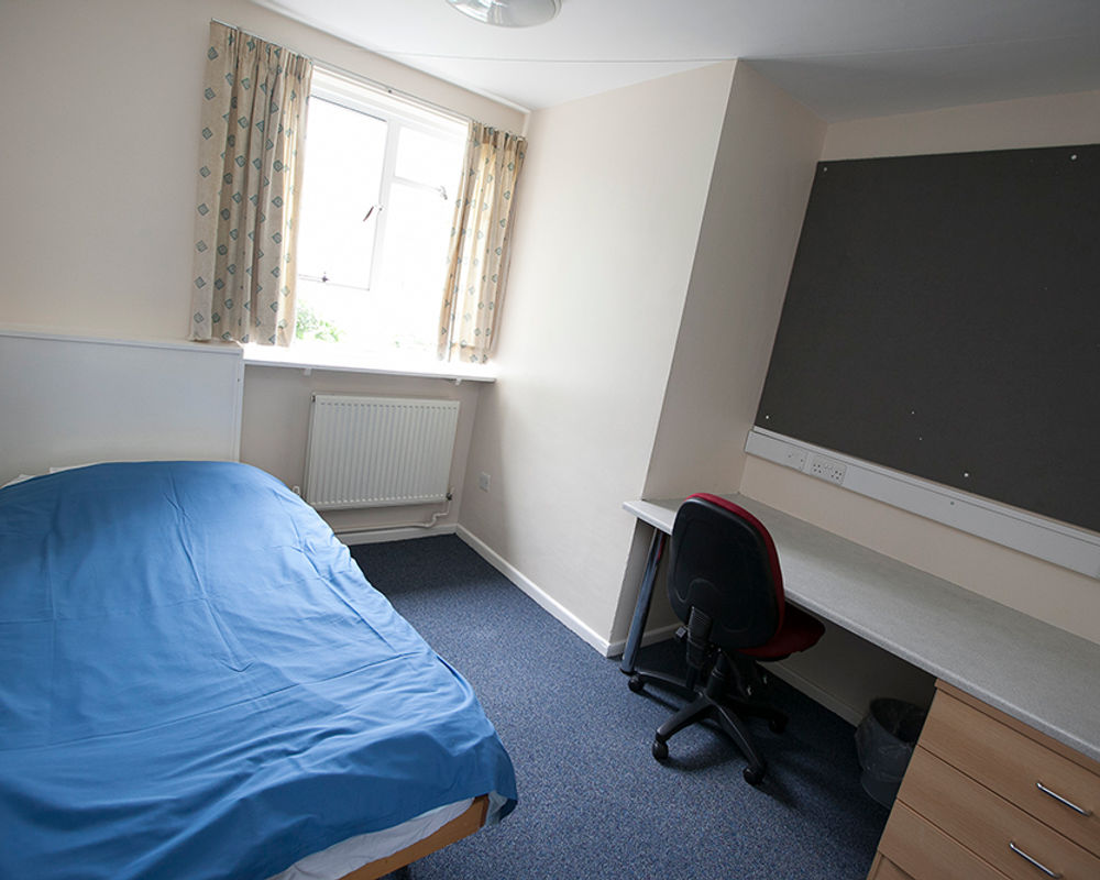 vacanza-studio-inghilterra-londra-zainetto-verde-goldsmiths-university-camera-scrivania.jpg