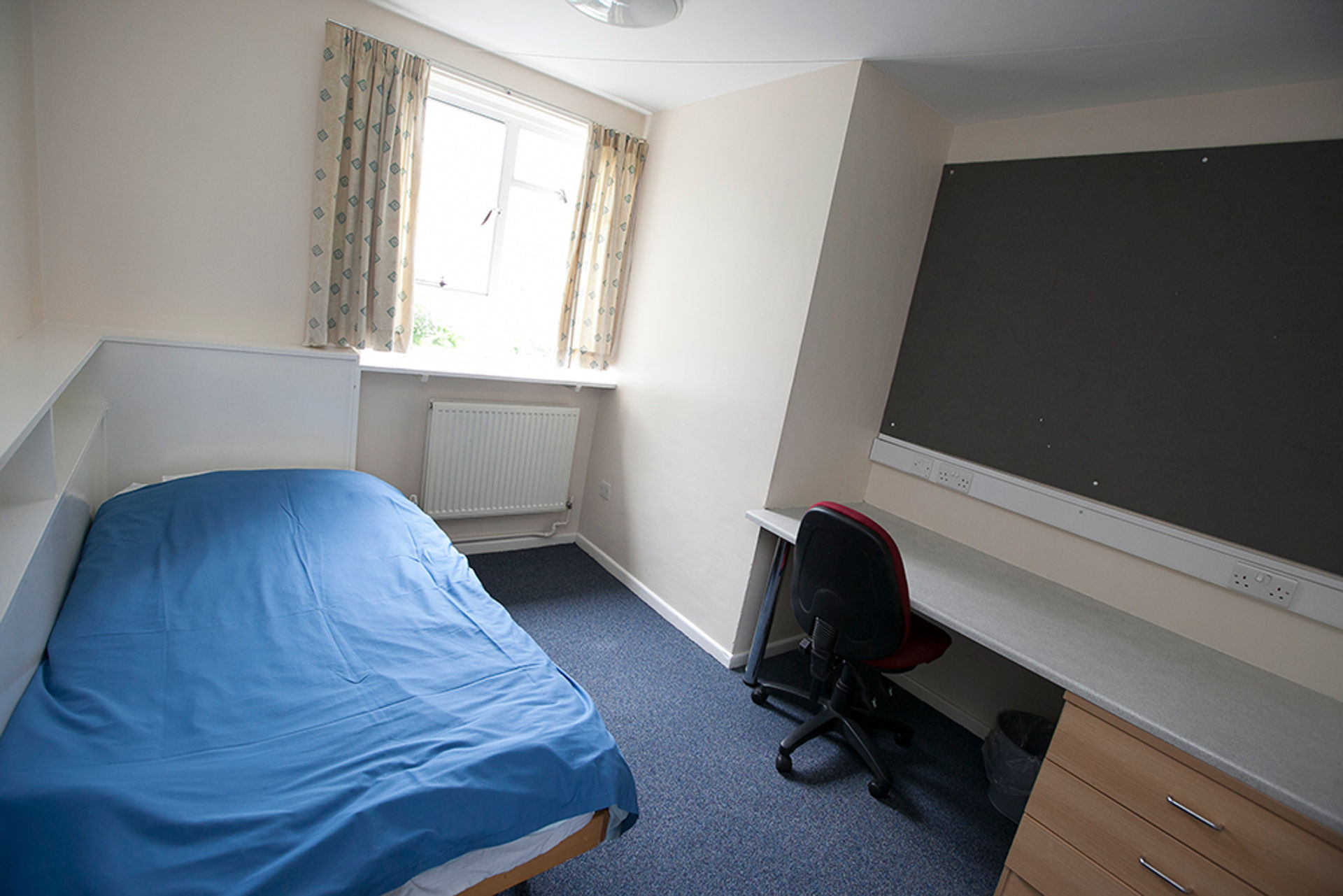 vacanza-studio-inghilterra-londra-zainetto-verde-goldsmiths-university-camera-scrivania.jpg