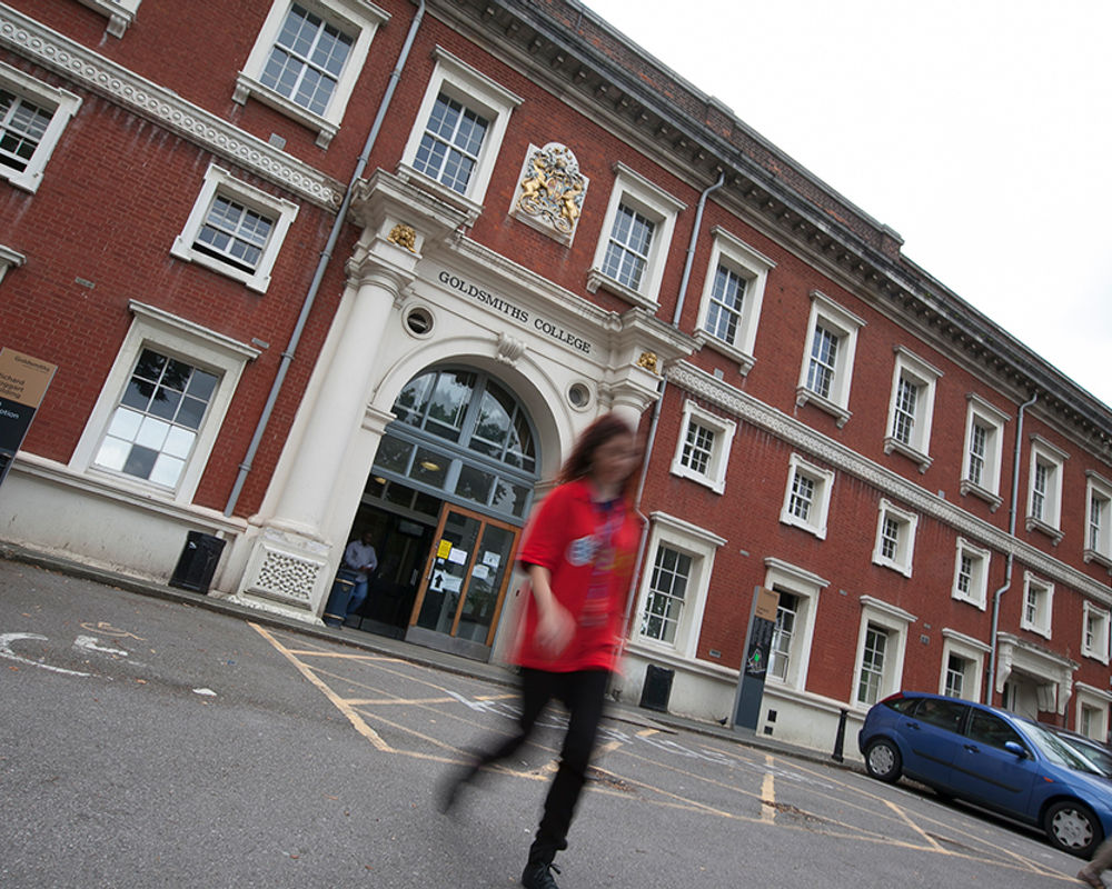 vacanza-studio-inghilterra-londra-zainetto-verde-goldsmiths-university-campus-entrata-secondaria.jpg