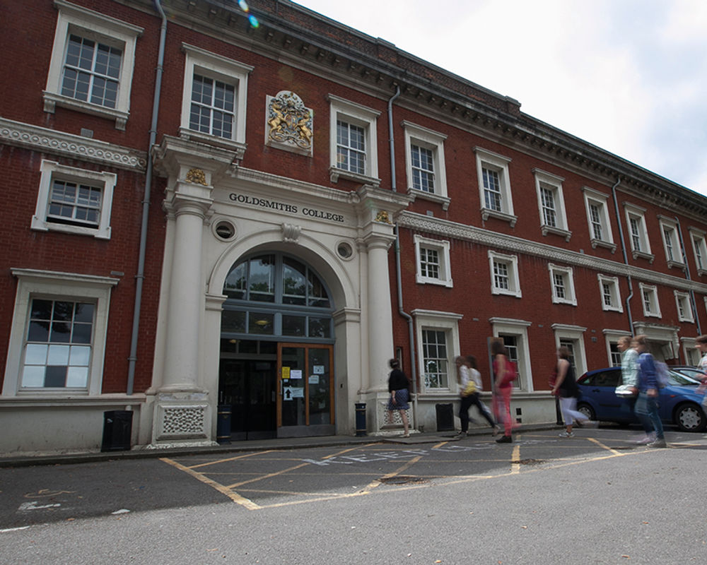 vacanza-studio-inghilterra-londra-zainetto-verde-goldsmiths-university-entrata-secondaria-campus.jpg