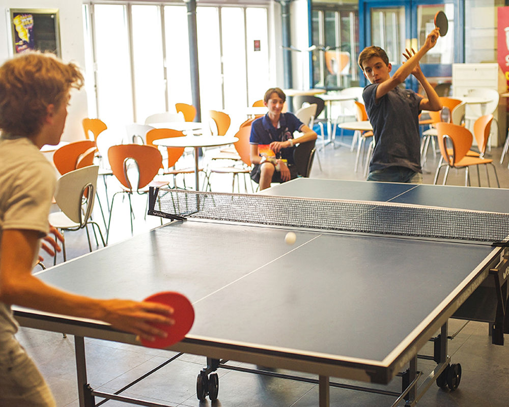 vacanza-studio-inghilterra-londra-zainetto-verde-goldsmiths-university-studenti-pingpong.jpg