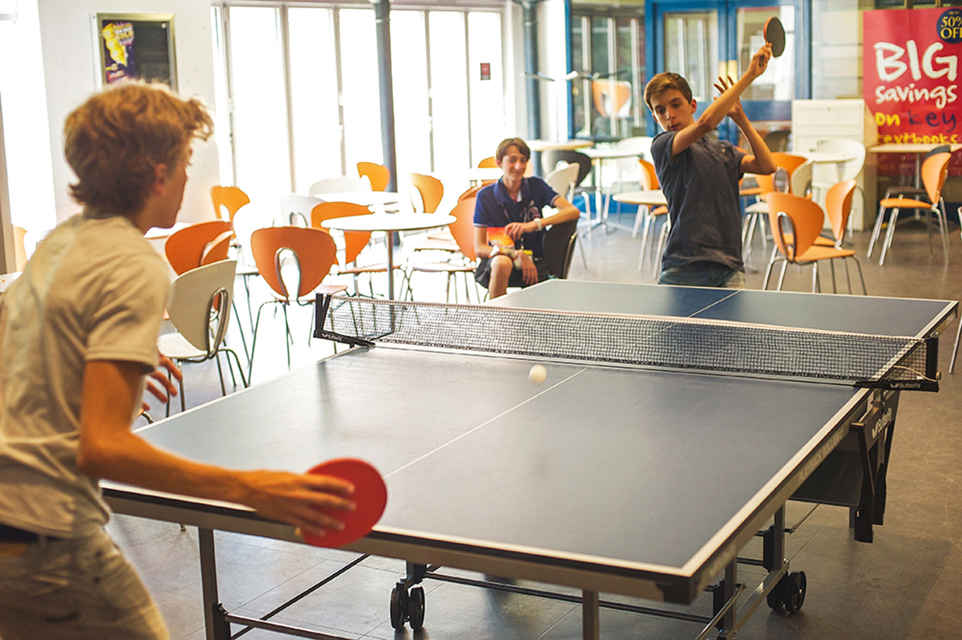 vacanza-studio-inghilterra-londra-zainetto-verde-goldsmiths-university-studenti-pingpong.jpg