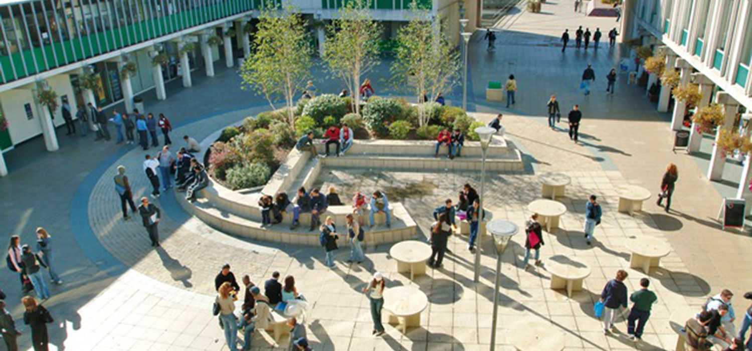 Vacanza studio a Colchester con Zainetto Verde alla University of Essex, parco d'entrata al campus
