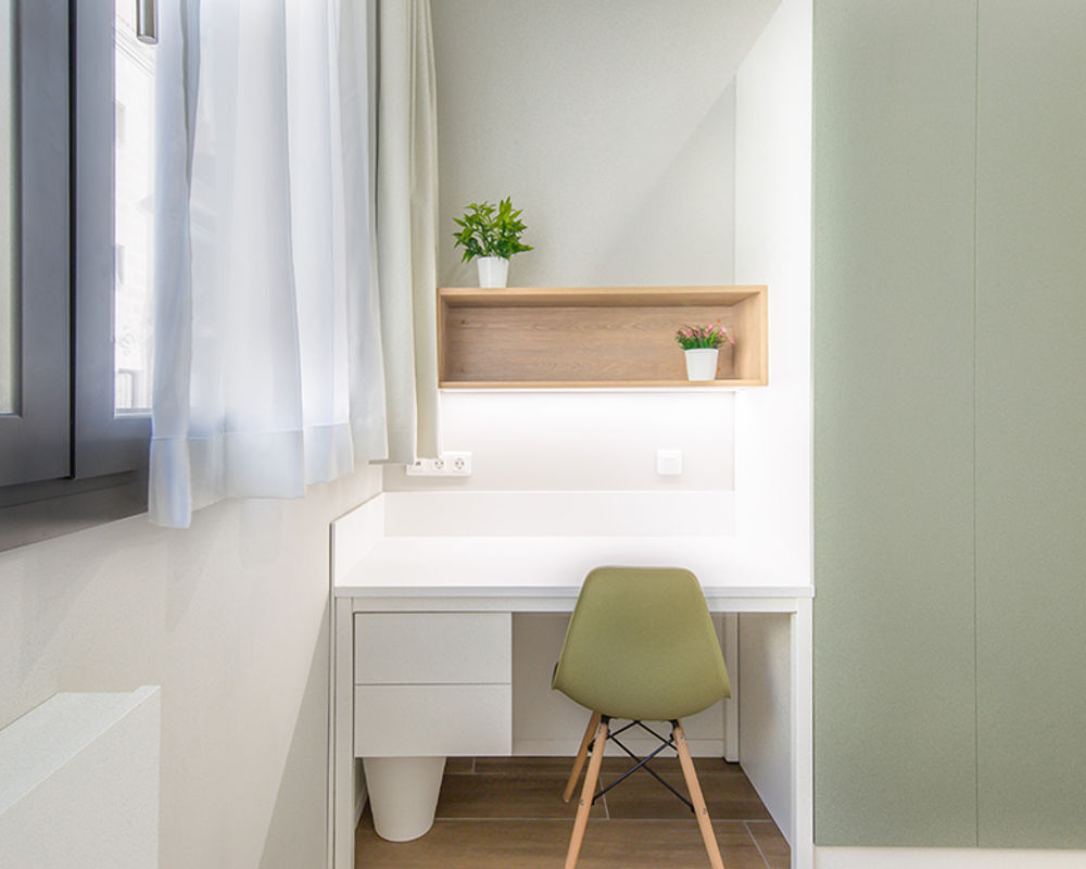 vacanza-studio-spagna-barcellona-zainetto-verde-residenzia-lofttown-camera-scrivania.jpg