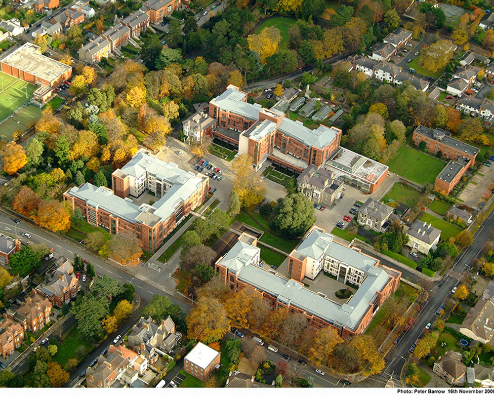 vacanza-studio-irlanda-dublino-zainetto-verde-trinity-hall-campus-aerea-campus.jpg